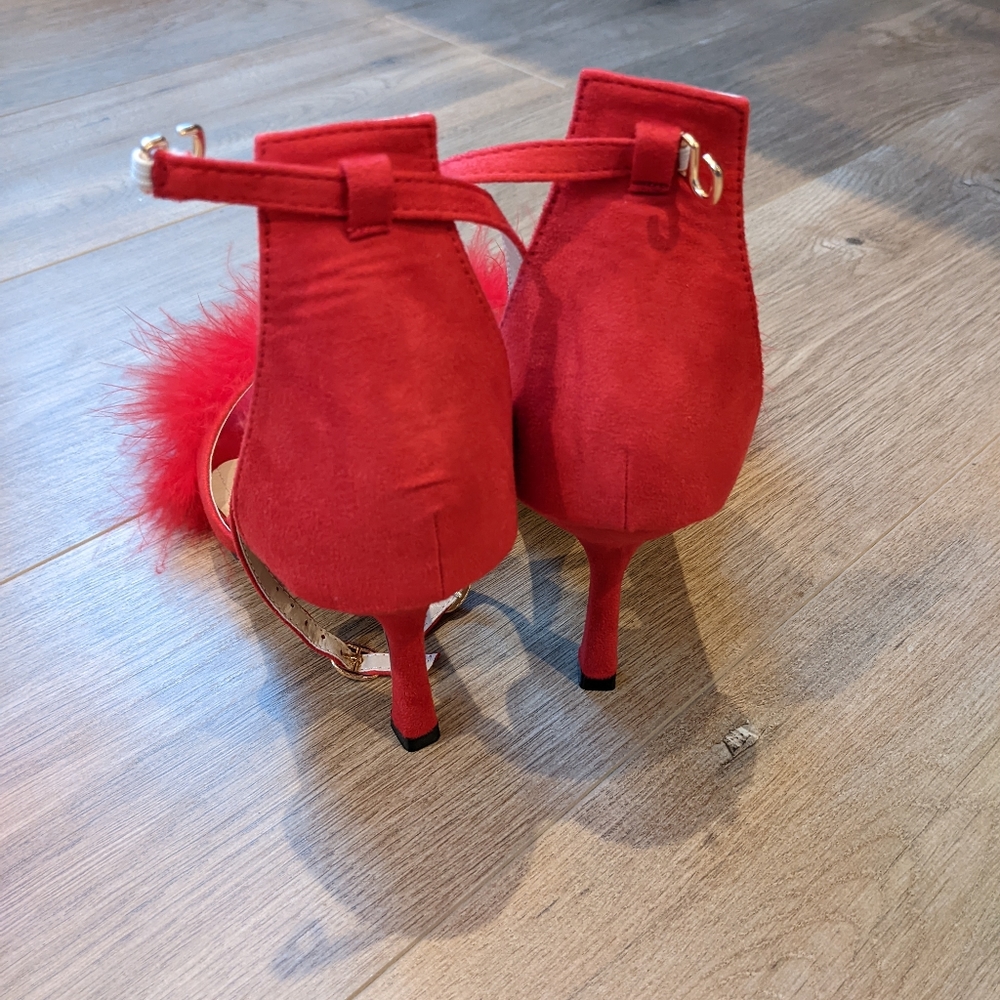 Red Feather Heel - Picture 2 of 3